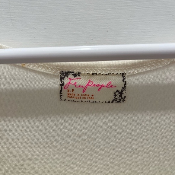 Free People Women’s Cropped Top White Beaded Boxed Relaxed Fit Size 8 - Picture 4 of 7
